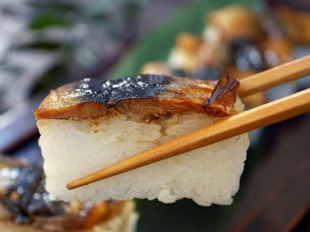 325 太刀魚寿司と鮎甘露寿司セット (A325-2)