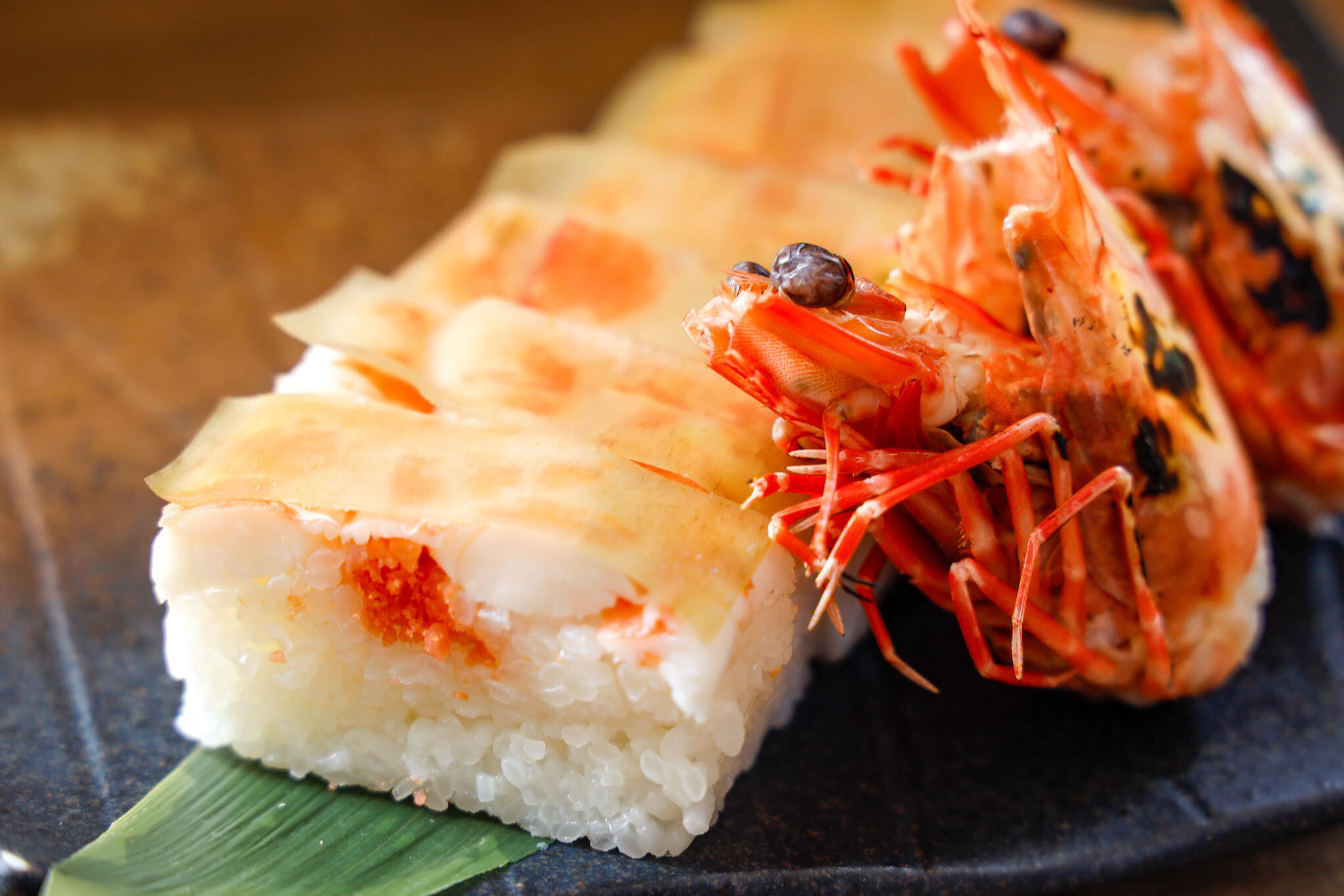 紀州有田産！さわやかなジャバラ果汁使用！足赤海老の押し寿司二本詰め合わせ【化粧箱入・贈答対応】（A671-2）