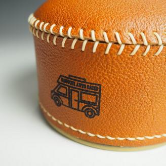 【0969-1】心躍るリアルレザーの質感！　牛革OD缶カバー BROWN（野口オートキャンプ場）