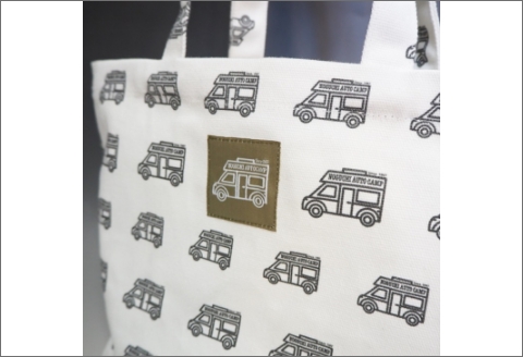 【1037-2】キャンピングカープリントがお洒落！　帆布トートバッグ　生成 ( 野口オートキャンプ場 )