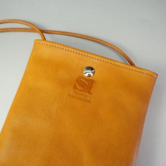 【1053】心躍るビンテージレザーの質感! 牛ヌメ革ミニサコッシュ　ブラウン