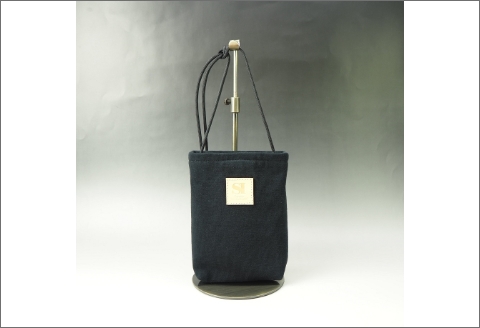 【0736-1】感動を生む吊り編みの技！度詰め天竺ニットサコッシュ　黒