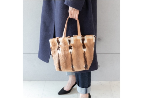 【0582】個性が息づくプリント柄！　牛革持ち手 ラビットトートバッグ