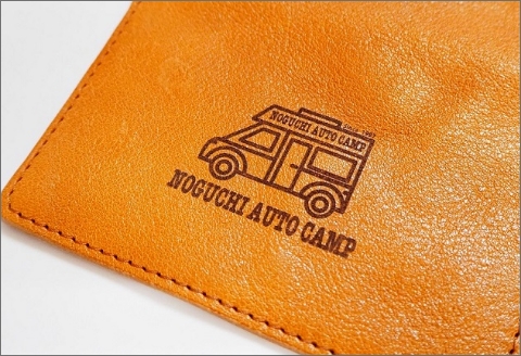 【1031-1】キャンピングカーロゴがお洒落！　牛革二つ折りパスケース　( 野口オートキャンプ場 )