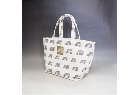 【1037-2】キャンピングカープリントがお洒落！　帆布トートバッグ　生成 ( 野口オートキャンプ場 )