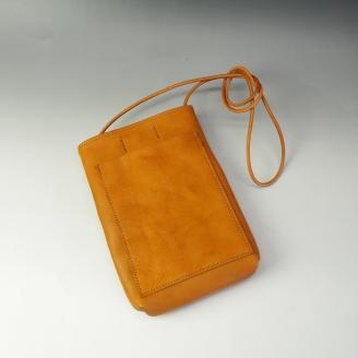 【1053】心躍るビンテージレザーの質感! 牛ヌメ革ミニサコッシュ　ブラウン