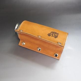 【1077-1】心躍るビンテージレザーの質感！牛革CB缶カバー BEIGE　( 野口オートキャンプ場 協力)