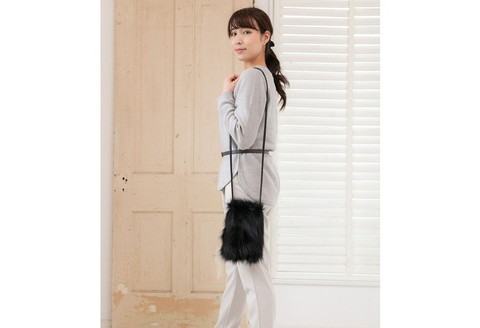 【0420-2】ちょっとした贅沢!フォックス毛皮ポシェット ブラック