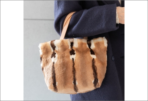 【0582】個性が息づくプリント柄！　牛革持ち手 ラビットトートバッグ