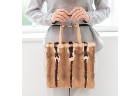 【0583-1】個性が息づくプリント柄！　牛革持ち手 ラビット手提げバッグ