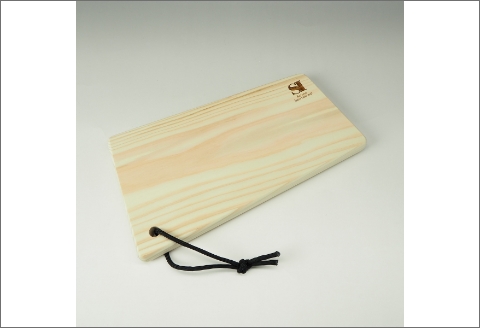 【0748-2】アウトドア心をくすぐる！紀州ひのき カッティングボード　S