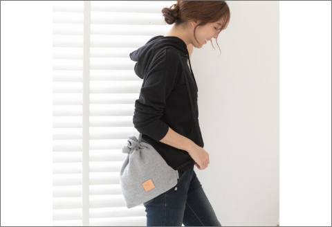 【0734-1】感動を生む吊り編みの技！天竺ニット巾着ショルダーバッグ