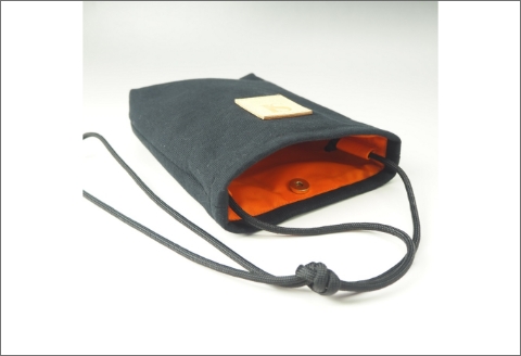 【0736-1】感動を生む吊り編みの技！度詰め天竺ニットサコッシュ　黒