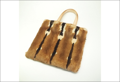 【0583-1】個性が息づくプリント柄！　牛革持ち手 ラビット手提げバッグ