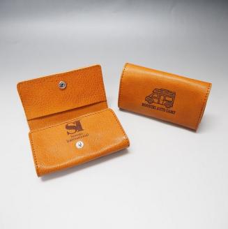 【1010-1】キャンピングカーロゴがお洒落！　牛革二つ折り名刺入れ( 野口オートキャンプ場 )