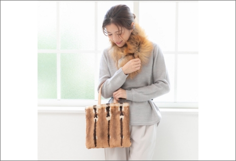 【0583-1】個性が息づくプリント柄！　牛革持ち手 ラビット手提げバッグ