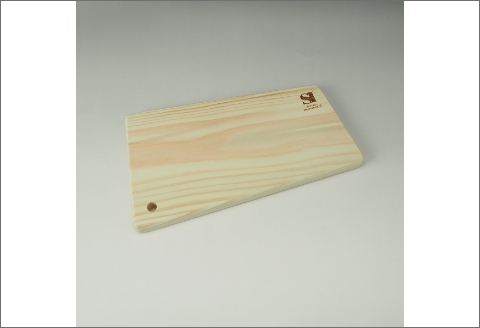 【0748-2】アウトドア心をくすぐる！紀州ひのき カッティングボード　S