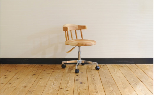 紀州スギのコシイス（キャスタータイプ） / 和歌山 田辺市 龍神村 紀州杉 紀州スギ 杉の木 杉 スギ 山桜 ヤマザクラ 椅子 木の椅子 チェア キャスター付き 家具【gwo009-1】