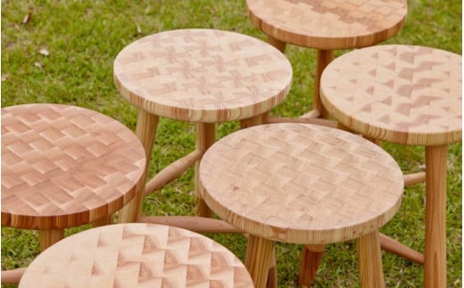 【紀州杉】 KOGUCHIスツール 木の工房樫 【プレミア和歌山 認定工芸品】 / 杉 スギ 木材 木工 和歌山 田辺市 座椅子 椅子 木の椅子 家具 椅子 チェア スツール サイドテーブル 【kas001】