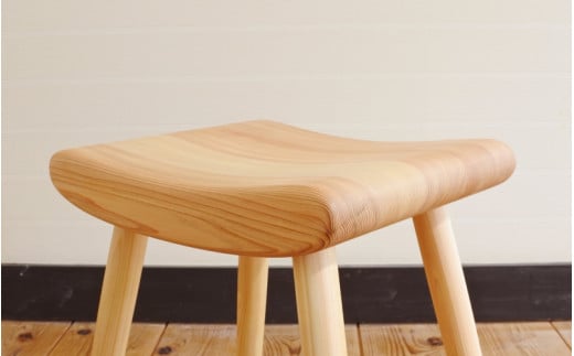 木の椅子工房G.WORKSの『ふんわりスツール』 / 和歌山 田辺市 龍神村 紀州杉 杉 スギ 桜 さくら 木 木のスツール 家具 スツール【gwo002-1】