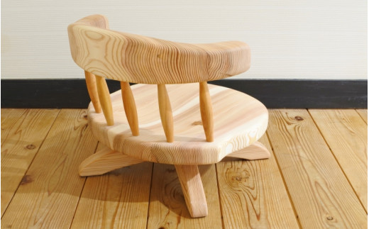 紀州スギの回転コシ座椅子 / 和歌山 田辺市 龍神村 紀州材 紀州杉 紀州スギ 杉 スギ 杉の木 山桜 ヤマザクラ 座椅子 回転座椅子 回転椅子 木の椅子 椅子 チェア 家具【gwo008-1】