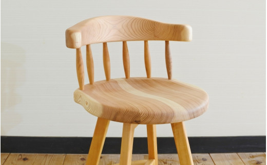 紀州スギの回転コシハイチェア / 和歌山 田辺市 龍神村 紀州杉 紀州スギ 杉の木 杉 スギ 桜 サクラ 回転椅子 椅子 チェア 木の椅子 家具【gwo011-2】