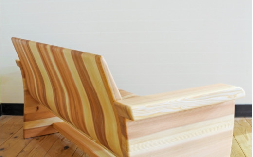 紀州スギの2名掛けソファ / 和歌山 田辺市 龍神村 紀州杉 紀州スギ 杉の木 杉 スギ 木の椅子 木のソファ 椅子 ソファ ソファー 家具【gwo013-1】