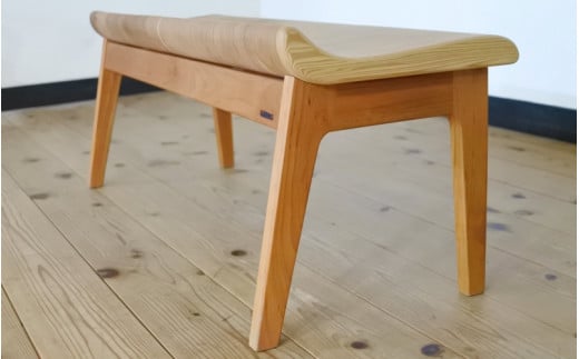 紀州スギのいすベンチ / 和歌山 田辺市 龍神村 紀州杉 紀州スギ 杉の木 杉 スギ 桜 サクラ 木のベンチ 木の椅子 椅子 ベンチ 家具【gwo018-1】