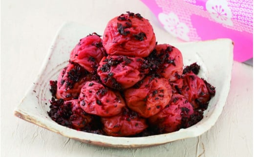 紀州南高梅　紀州かつお梅（塩分約8％）800g  / 田辺市 紀州南高梅 南高梅 梅干し 梅干 梅 うめ 肉厚 お米 おにぎり 焼酎 梅酒 健康 かつお梅 【kbe011】