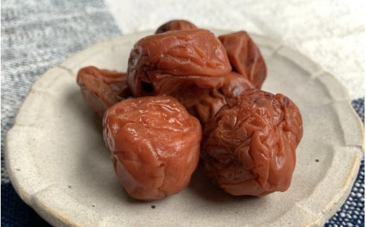 昔ながらのすっぱい梅干 1kg （500g×2） 塩分15％ / 梅干し 田辺市 紀州南高梅 南高梅 梅干 梅 うめ 肉厚 お米 おにぎり 焼酎 梅酒 健康 昔ながら 栽培期間中農薬不使用 和歌山 龍神 【mpt006】