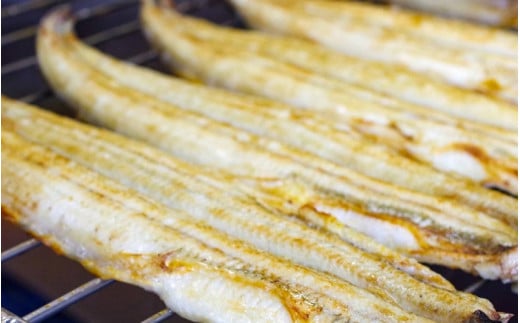 国産うなぎ 蒲焼２本と白焼の１本の紅白セット /  田辺市 国産 国産うなぎ 国産鰻 うなぎ 鰻 鰻丼 うな丼 土用の丑の日  白焼 蒲焼 セット 紅白 和歌山【ots022】