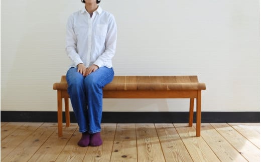 紀州スギのいすベンチ / 和歌山 田辺市 龍神村 紀州杉 紀州スギ 杉の木 杉 スギ 桜 サクラ 木のベンチ 木の椅子 椅子 ベンチ 家具【gwo018-1】