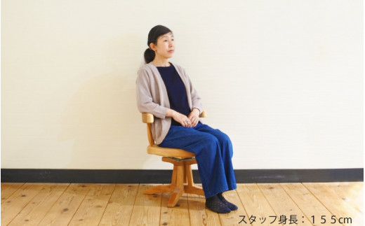 紀州スギの回転コシローチェア / 和歌山 田辺市 龍神村 紀州杉 紀州スギ 杉の木 杉 スギ 桜 サクラ 椅子 ローチェア チェア 回転椅子 回転チェア 家具【gwo020-1】