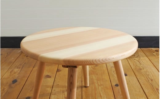 紀州スギのローテーブル / 和歌山 田辺市 龍神村 紀州杉 すぎ 木 天然木 家具 インテリア つくえ 机 勉強机 サイドテーブル 入学祝【gwo028-1】