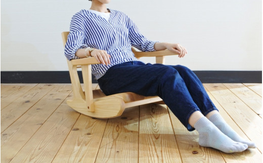 紀州材のロッキング座椅子 / 和歌山 田辺市 龍神村 紀州材 紀州杉 紀州スギ 杉 スギ 杉の木 檜 ヒノキ ロッキングチェア 座椅子 椅子 木の椅子 家具 椅子 チェア【gwo001-1】