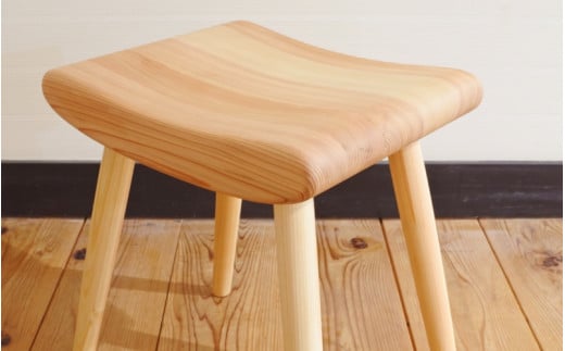 木の椅子工房G.WORKSの『ふんわりスツール』 / 和歌山 田辺市 龍神村 紀州杉 杉 スギ 桜 さくら 木 木のスツール 家具 スツール【gwo002-1】