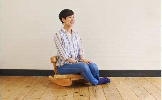 紀州材のコシロッキング座椅子 / 和歌山 田辺市 龍神村 紀州材 紀州杉 紀州スギ 杉 スギ 杉の木 桜 サクラ ロッキングチェア 座椅子 椅子 チェア 家具【gwo005-1】