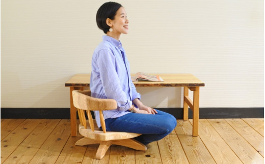 紀州スギの回転コシ座椅子 / 和歌山 田辺市 龍神村 紀州材 紀州杉 紀州スギ 杉 スギ 杉の木 山桜 ヤマザクラ 座椅子 回転座椅子 回転椅子 木の椅子 椅子 チェア 家具【gwo008-1】