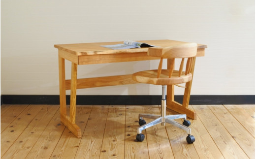 紀州スギのコシイス（キャスタータイプ） / 和歌山 田辺市 龍神村 紀州杉 紀州スギ 杉の木 杉 スギ 山桜 ヤマザクラ 椅子 木の椅子 チェア キャスター付き 家具【gwo009-1】