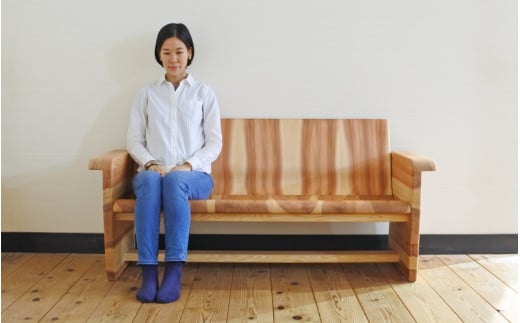 紀州スギの2名掛けソファ / 和歌山 田辺市 龍神村 紀州杉 紀州スギ 杉の木 杉 スギ 木の椅子 木のソファ 椅子 ソファ ソファー 家具【gwo013-1】