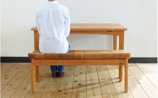 紀州スギのいすベンチ / 和歌山 田辺市 龍神村 紀州杉 紀州スギ 杉の木 杉 スギ 桜 サクラ 木のベンチ 木の椅子 椅子 ベンチ 家具【gwo018-1】