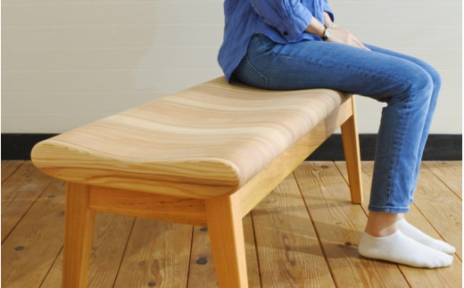 紀州スギのふんわりベンチ / 和歌山 田辺市 龍神村 紀州杉 杉 スギ 木  家具 ベンチ いす 椅子 【gwo026-1】