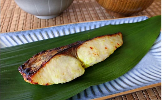 味噌漬けセット（鯛・鰆・銀鮭　各2切）計6切 / 和歌山県 小分け包装 みそ漬け おかず お弁当 箱入り 贈答品 ギフト 田辺市【han003-2】