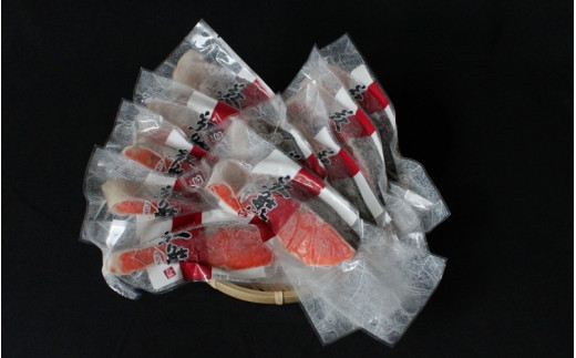 天然ロシア産　塩紅鮭1切真空10切れ（70g×10p） / さけ サケ シャケ 冷凍 おかず お弁当 小分け 個包装 贈り物 ギフト 切り身 和歌山県 田辺市【mts004-3】
