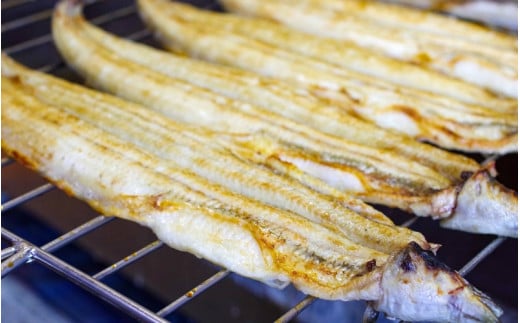 国産うなぎ 蒲焼3本と白焼2本の紅白セット / 和歌山 田辺市 国産 国産うなぎ 国産鰻 うなぎ 鰻 鰻丼 うな丼 土用の丑の日  白焼 蒲焼 セット 紅白 【ots023】