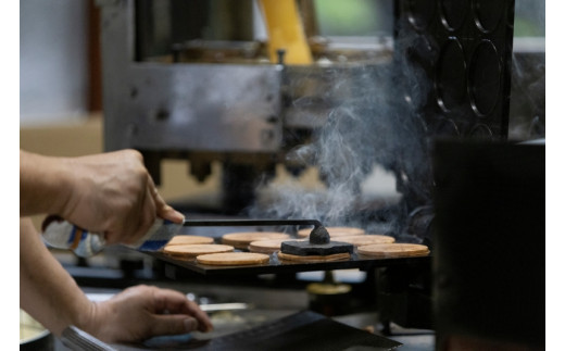 選べる！「ともゑ堂」のせんべい2種セット / 和歌山 田辺市 お菓子 煎餅 お煎餅 せんべい おせんべい 梅塩 柚果汁 たまご煎餅 たまごせんべい 銘菓 ギフト プレゼント レトロ【tme006】