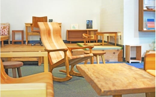 紀州スギのいすベンチ / 和歌山 田辺市 龍神村 紀州杉 紀州スギ 杉の木 杉 スギ 桜 サクラ 木のベンチ 木の椅子 椅子 ベンチ 家具【gwo018-1】