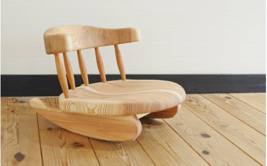 紀州材のコシロッキング座椅子 / 和歌山 田辺市 龍神村 紀州材 紀州杉 紀州スギ 杉 スギ 杉の木 桜 サクラ ロッキングチェア 座椅子 椅子 チェア 家具【gwo005-1】