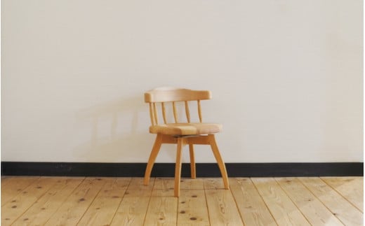 紀州スギの回転コシイス / 和歌山 田辺市 龍神村 紀州材 紀州杉 紀州スギ 杉の木 杉 スギ 桜 サクラ 回転椅子 木の椅子 椅子 チェア 家具【gwo010-1】