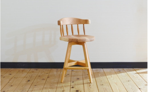 紀州スギの回転コシハイチェア / 和歌山 田辺市 龍神村 紀州杉 紀州スギ 杉の木 杉 スギ 桜 サクラ 回転椅子 椅子 チェア 木の椅子 家具【gwo011-2】